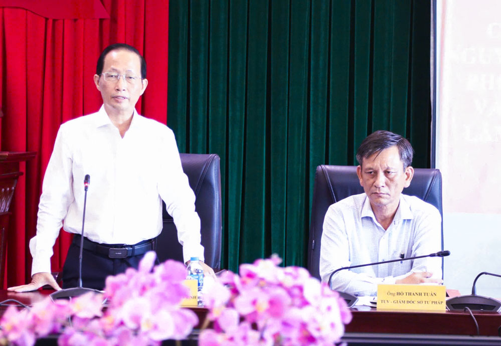 Đồng chí Nguyễn Trúc Sơn- Ủy viên Ban Thường vụ Tỉnh ủy, Phó Chủ tịch UBND tỉnh phát biểu chỉ đạo buổi làm việc.