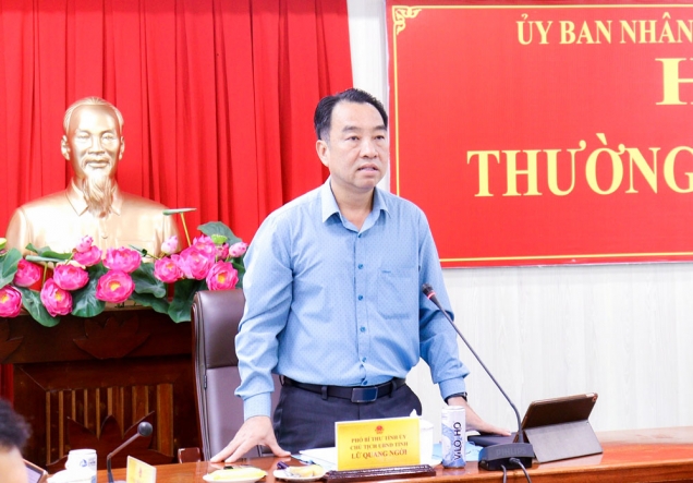 Chủ tịch UBND tỉnh Lữ Quang Ngời chủ trì phiên họp thường kỳ tháng 8