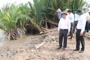 Phó Chủ tịch UBND tỉnh- Châu Văn Hòa khảo sát tình hình sạt lở trên địa bàn 2 xã Đồng Khởi và An Hiệp