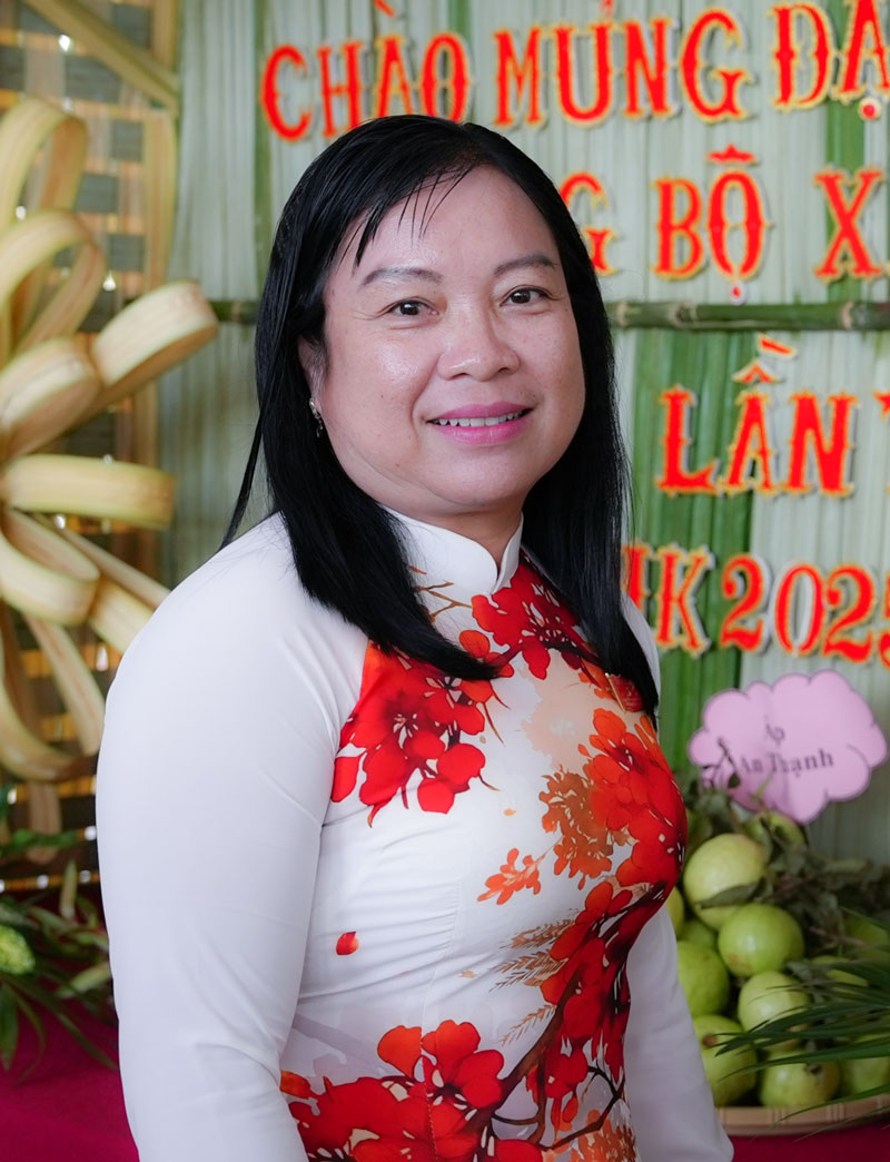Bà Huỳnh Thị Hồng Tuyết- Bí thư Chi bộ kiêm Trưởng ấp Long Hiệp.