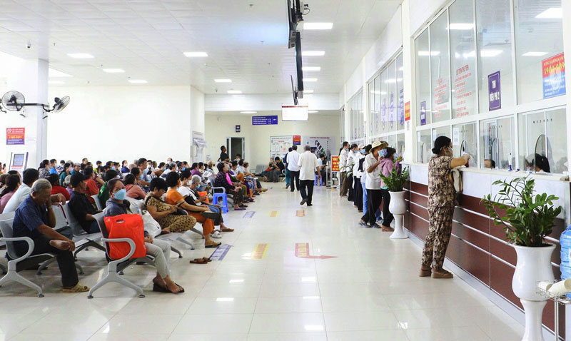 Mỗi ngày BVĐK Trà Vinh tiếp nhận khám bệnh nội trú gần 2.000 bệnh nhân.