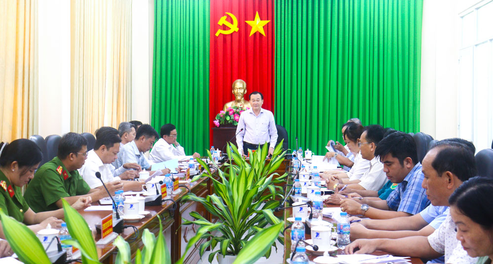 Đồng chí Nguyễn Minh Dũng- Phó Bí thư Tỉnh ủy, Chủ tịch HĐND tỉnh làm việc với Đảng ủy xã Trà Ôn.