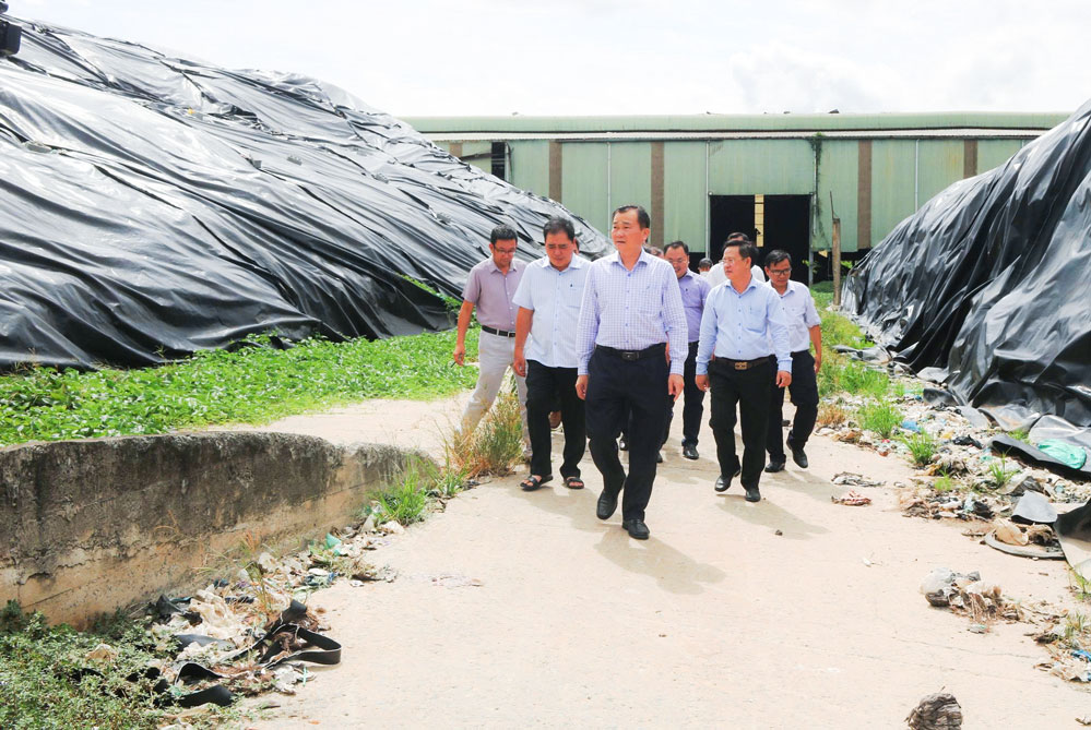 Dịp này, đồng chí Nguyễn Minh Dũng- Phó Bí thư Tỉnh ủy, Chủ tịch HĐND tỉnh đã đến khảo sát thực tế tại khu vực “Dự án Nhà máy đốt chất thải rắn phát điện” tọa lạc phường Phú Tân.