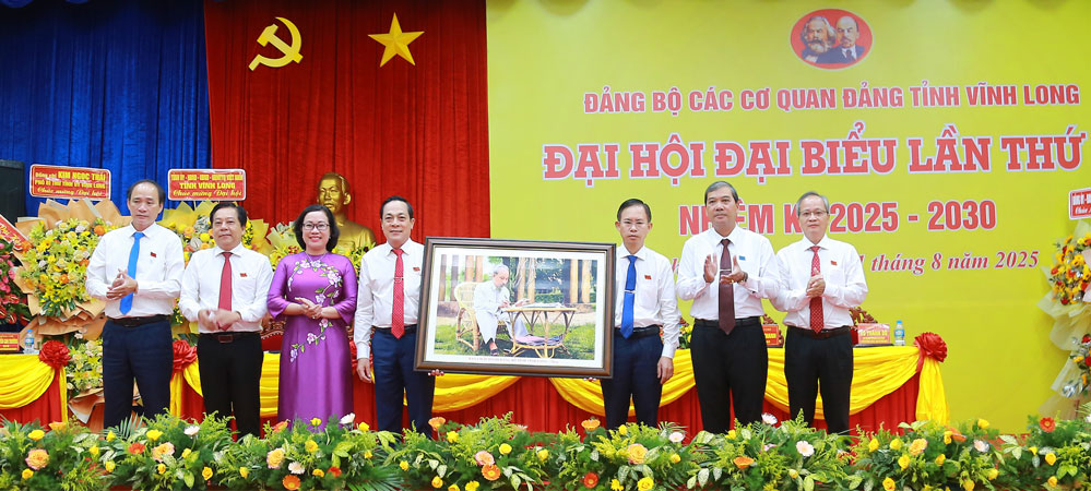 Đồng chí Kim Ngọc Thái- Phó Bí thư Tỉnh uỷ phát biểu chỉ đạo đại hội.