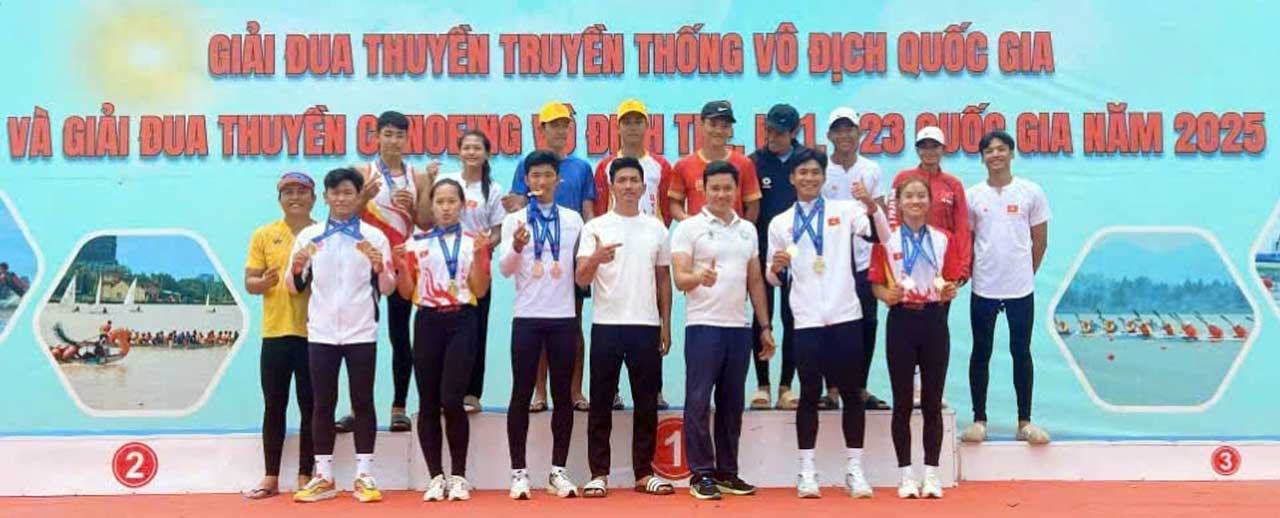 Các thành viên đoàn Vĩnh Long tham dự giải đấu.