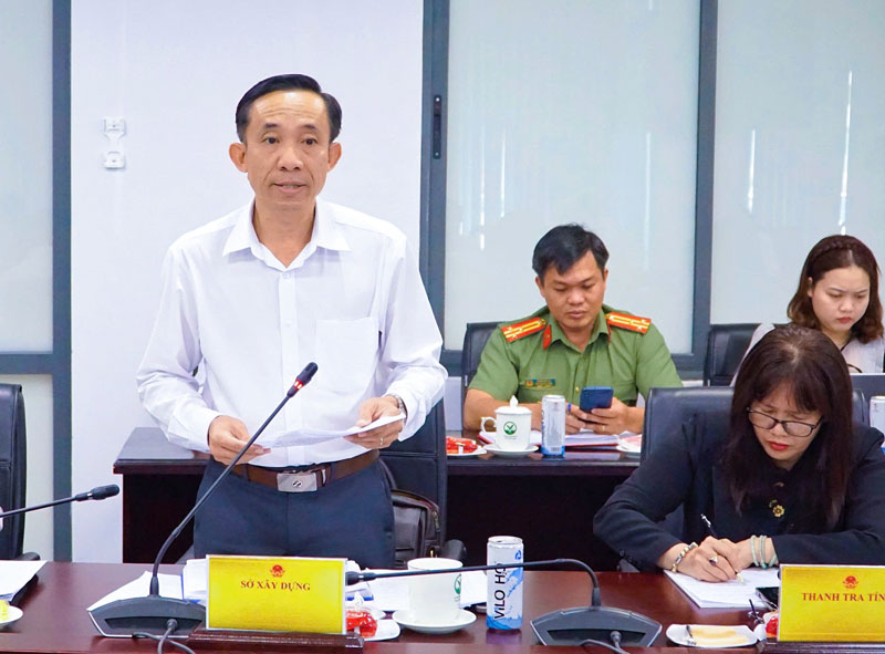 Lãnh đạo Sở Xây dựng báo cáo dự án, các khó khăn, vướng mắc và kiến nghị.