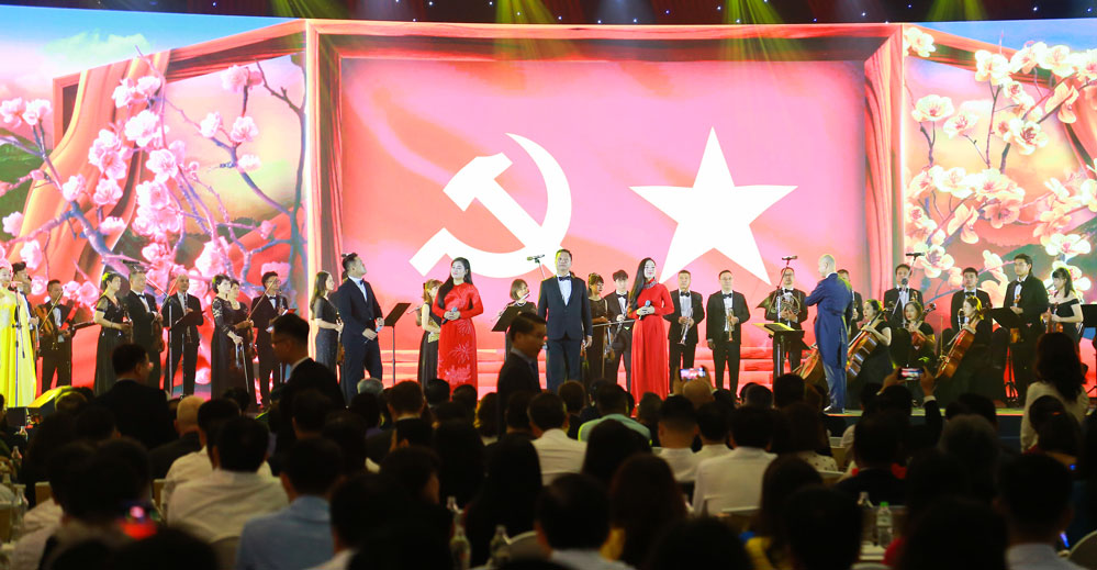 Tiết mục văn nghệ chào mừng.
