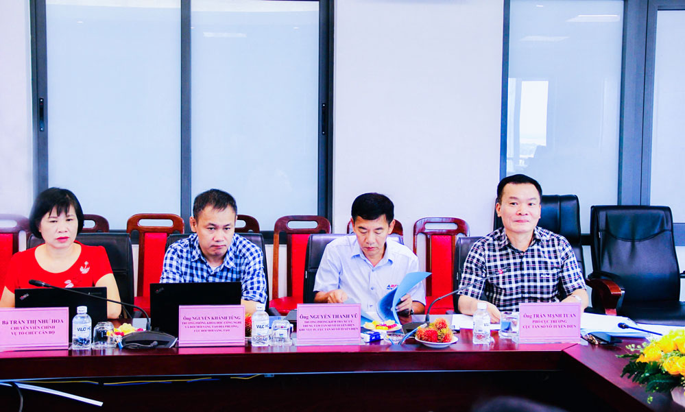 Đoàn công tác của Bộ KH-CN làm việc với tỉnh Vĩnh Long.