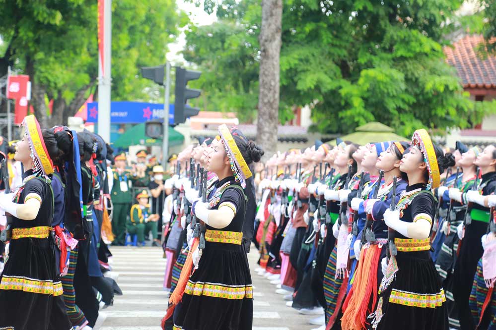 Khối nữ Dân quân các dân tộc Việt Nam.