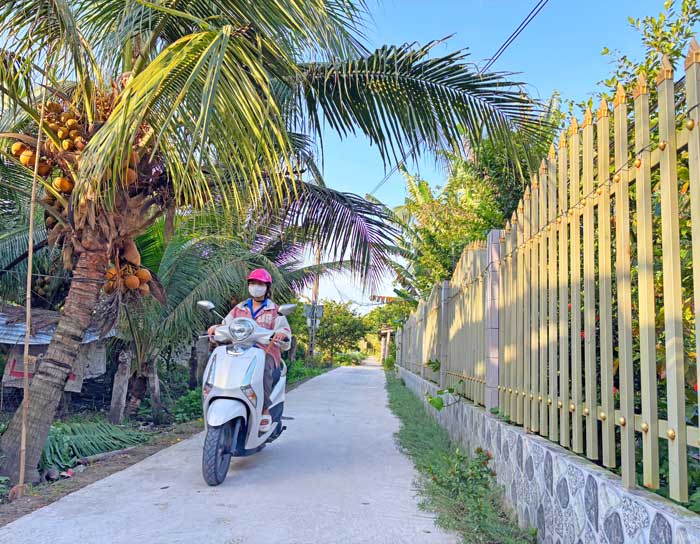 Tuyến đường liên ấp Phú Hòa- Vàm Lịch (xã Cái Nhum) được xây dựng từ nguồn hỗ trợ công trình phúc lợi. 