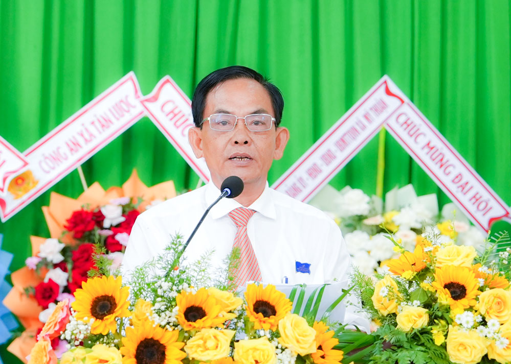 Đồng chí Nguyễn Văn Dũng- Tỉnh ủy viên, Phó Chủ tịch Ủy ban MTTQ Việt Nam tỉnh, kiêm Chủ tịch Hội Nông dân tỉnh phát biểu chỉ đạo đại hội.