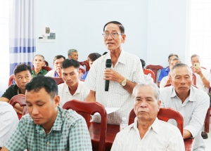 Cử tri xã Tập Sơn kiến nghị nâng cấp đường giao thông, ngăn chặn hàng gian, hàng giả