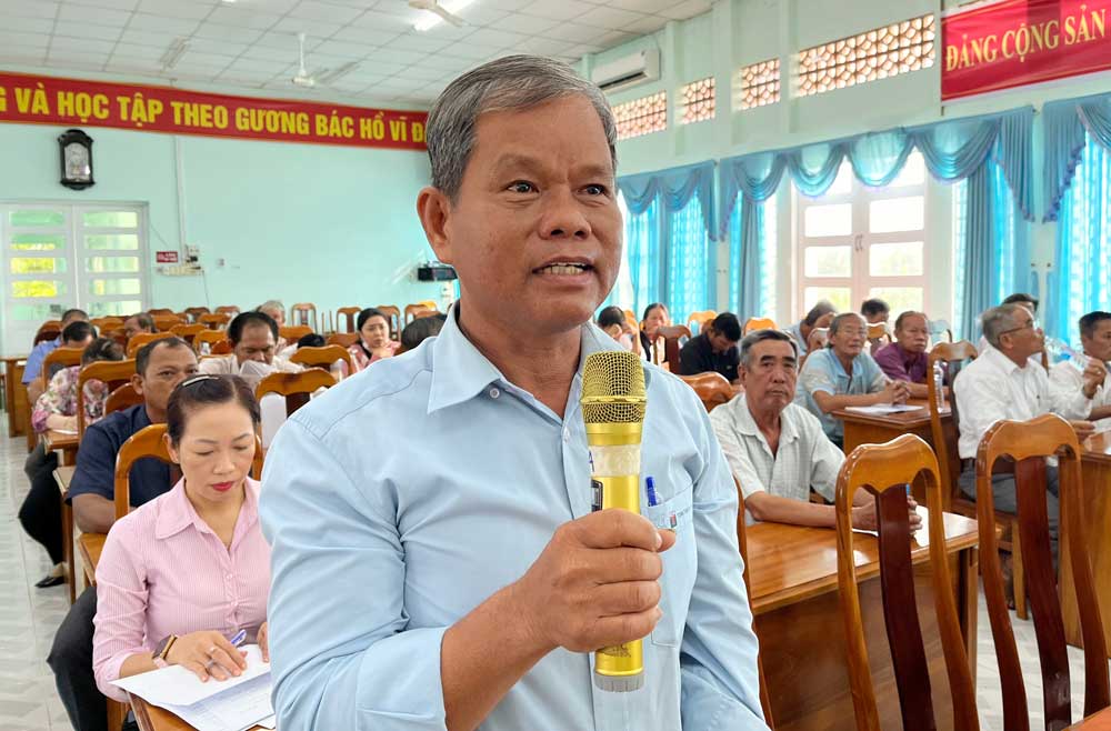 Cử tri đề xuất, gửi gắm kiến nghị đến các đại biểu HĐND tỉnh các cấp tại các buổi tiếp xúc cử tri.