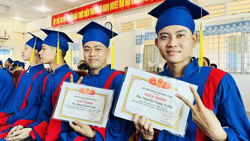 Sinh viên nghề Vĩnh Long sẵn sàng gia nhập thị trường lao động với tay nghề vững vàng.