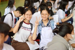 Đồng loạt tư vấn chọn tổ hợp môn cho học sinh lớp