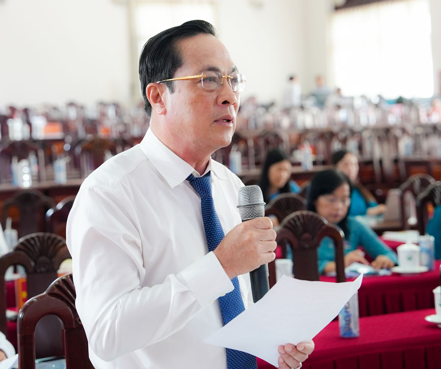 Đồng chí Lâm Minh Đằng- Phó Bí thư Tỉnh ủy chỉ đạo rút kinh nghiệm tổ chức đại hội cho các đảng bộ còn lại.

