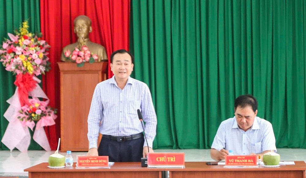 Đồng chí Nguyễn Minh Dũng- Phó Bí thư Tỉnh ủy, Chủ tịch HĐND tỉnh phát biểu chỉ đạo buổi làm việc tại phường Phú Tân.