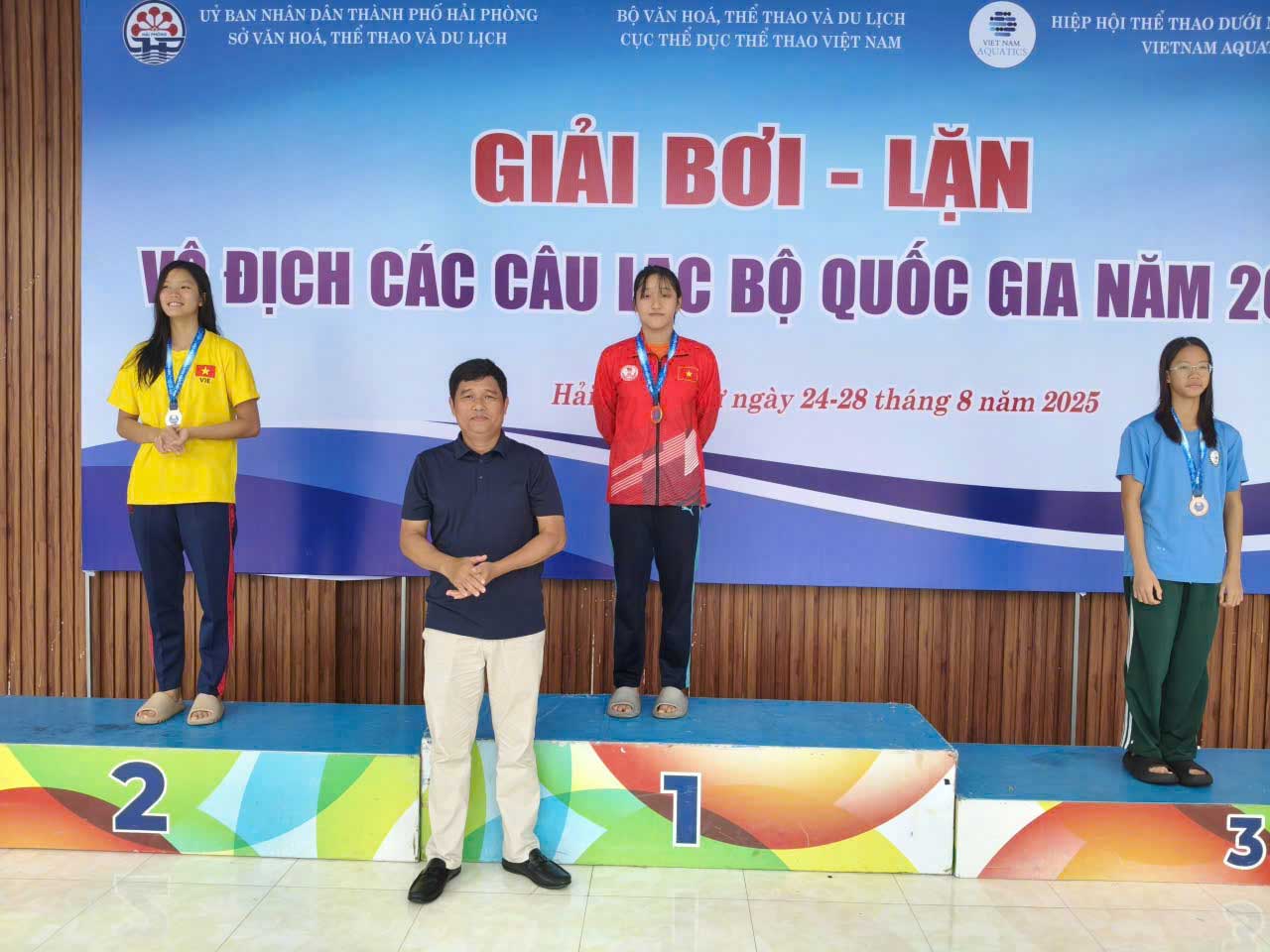 VĐV của Vĩnh Long nhận HCV.
