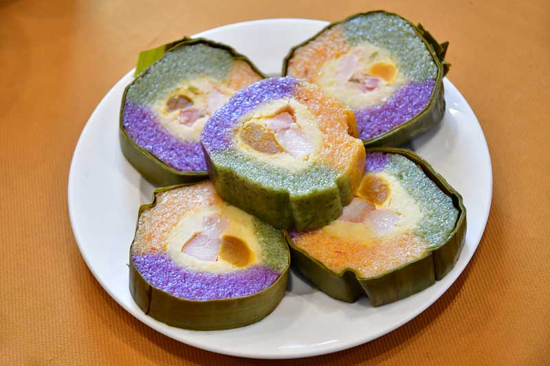 Bánh tét Trà Cuôn 3 màu. Ảnh: BÁ THI