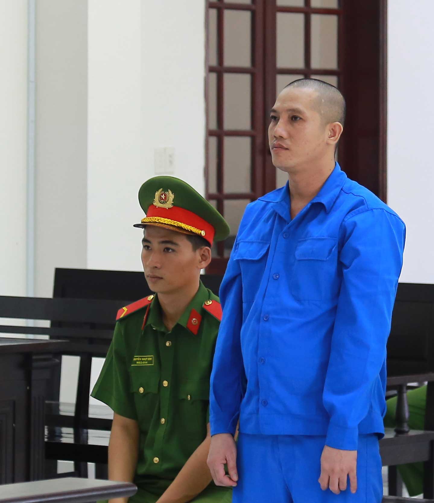Bị cáo Nguyễn Văn Bình nghe HĐXX tuyên án.