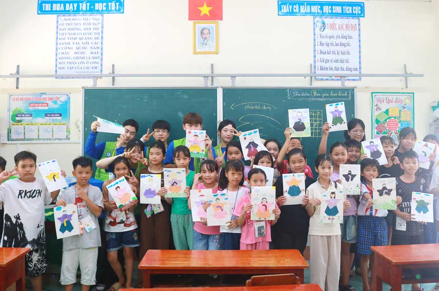 Thúc đẩy kết nối với các tổ chức phi chính phủ nước ngoài thông qua các chương trình giao lưu văn hóa, thiện nguyện.