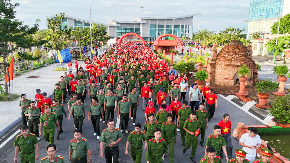 Thông qua chương trình giới thiệu vẻ đẹp đất nước con người Việt Nam nói chung và tỉnh Vĩnh Long nói riêng qua dự án “Yêu lắm Việt nam”- nơi kết nối cảm xúc, lan tỏa hình ảnh quê hương tới bạn bè quốc tế. Đồng thời, khuyến khích người dân trải nghiệm và quảng bá du lịch thông minh thông qua hệ thống check-in NFC, góp phần xây dựng thương hiệu du lịch hiện đại, thân thiện và giàu bản sắc dân tộc.
