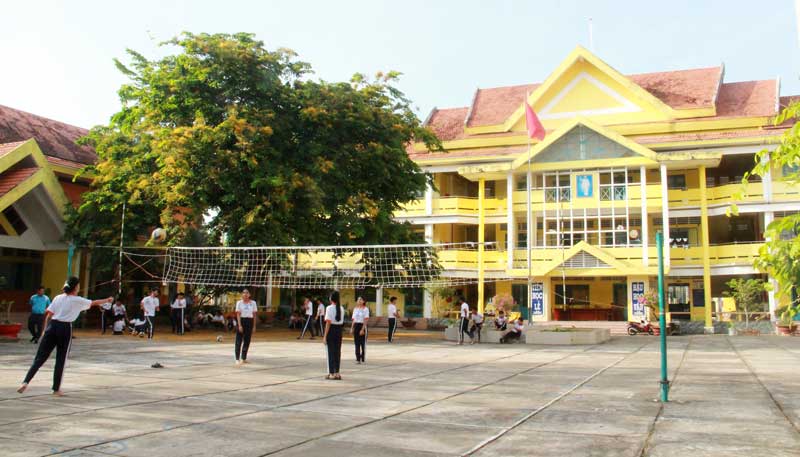 Trường lớp được kiên cố hóa, sáng, xanh, sạch, đẹp.
 