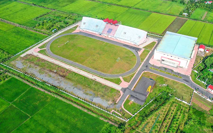 Cụm SVĐ và nhà thi đấu đa năng mới xây dựng tại phường Trà Vinh.