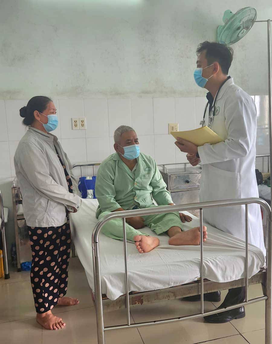 Bệnh nhân khám chữa bệnh BHYT tại BVĐK Vĩnh Long.