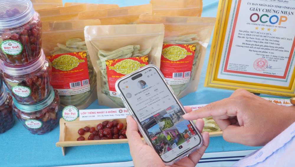 Nhờ các kênh thương mại điện tử, sản phẩm mứt truyền thống đã tiếp cận khách hàng dễ dàng hơn.