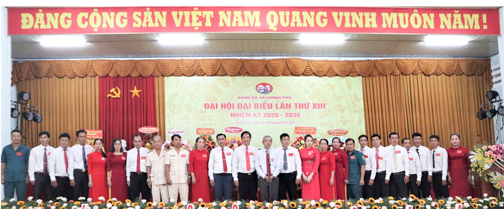 BCH Đảng bộ xã Lương Phú nhiệm kỳ 2025 - 2030 ra mắt đại hội. Ảnh: Thành Châu

