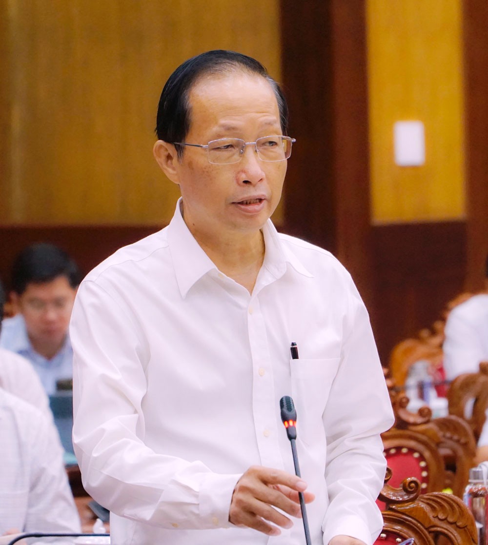 Phó Chủ tịch UBND tỉnh- Nguyễn Trúc Sơn phát biểu về tình hình hoạt động chính quyền 2 cấp tại Vĩnh Long.