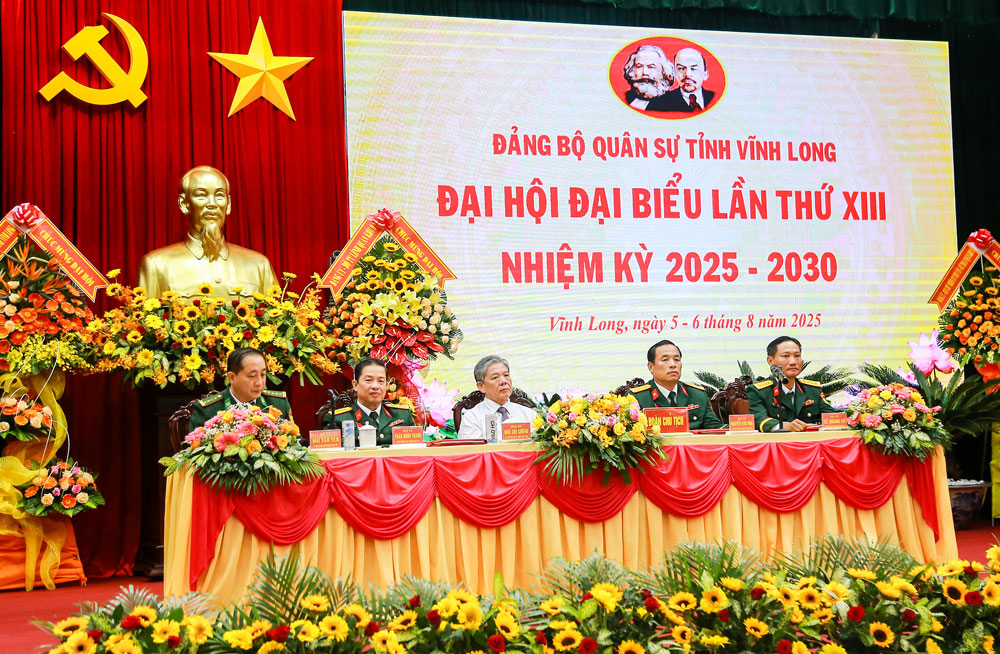 Đoàn Chủ tịch điều hành đại hội.
