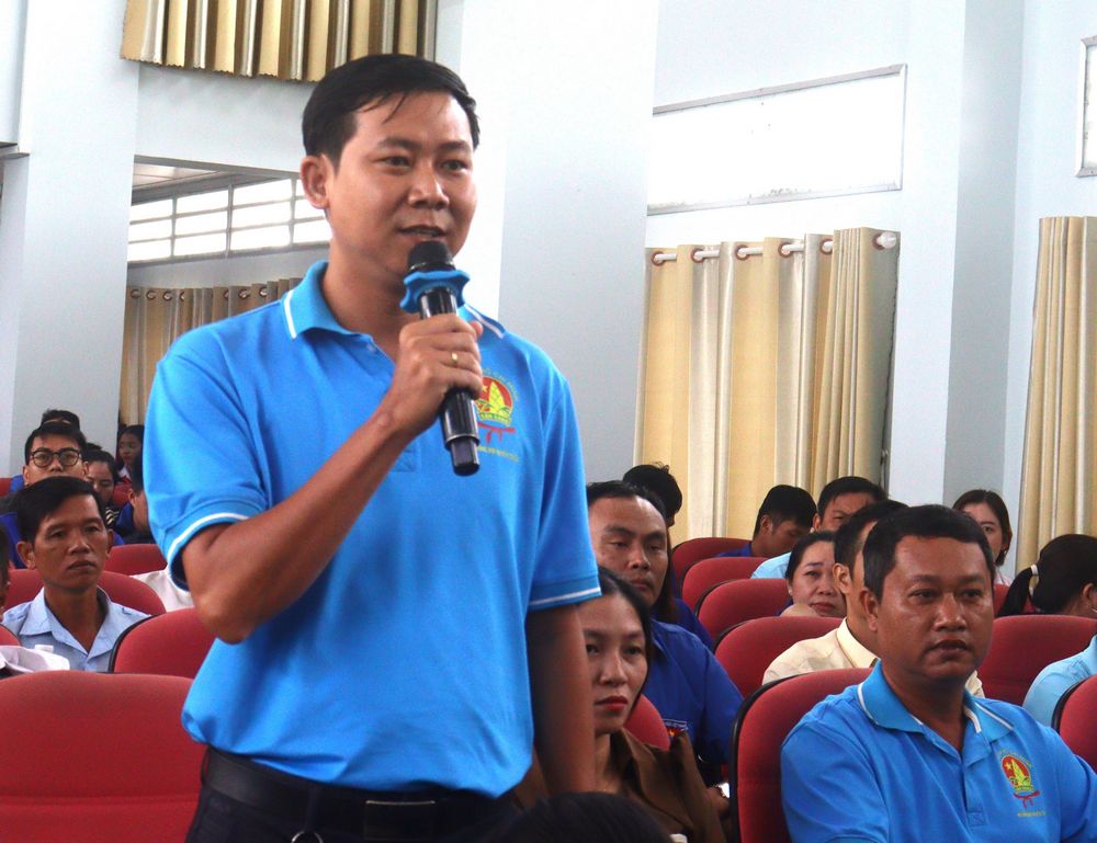 Đại biểu đóng góp giải pháp để triển khai hiệu quả chương trình công tác đội và phong trào thiếu nhi trong năm học mới.

