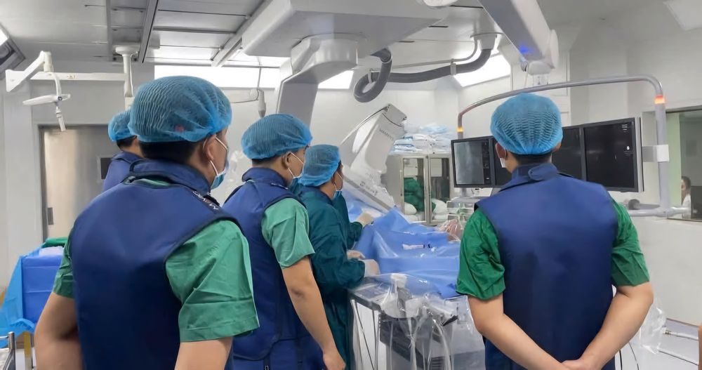 2.	BVĐK Vĩnh Long triển khai thành công thêm kỹ thuật can thiệp tim mạch.
