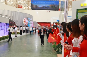 3 ngày, hơn 1,1 triệu lượt khách tham quan Triển lãm Thành tựu đất nước