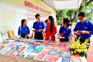 Trưng bày trên 700 bản sách nhân kỷ niệm 80 năm Cách mạng tháng Tám