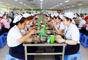 Hơn 500 công nhân tham gia chương trình “Bữa cơm Công đoàn”