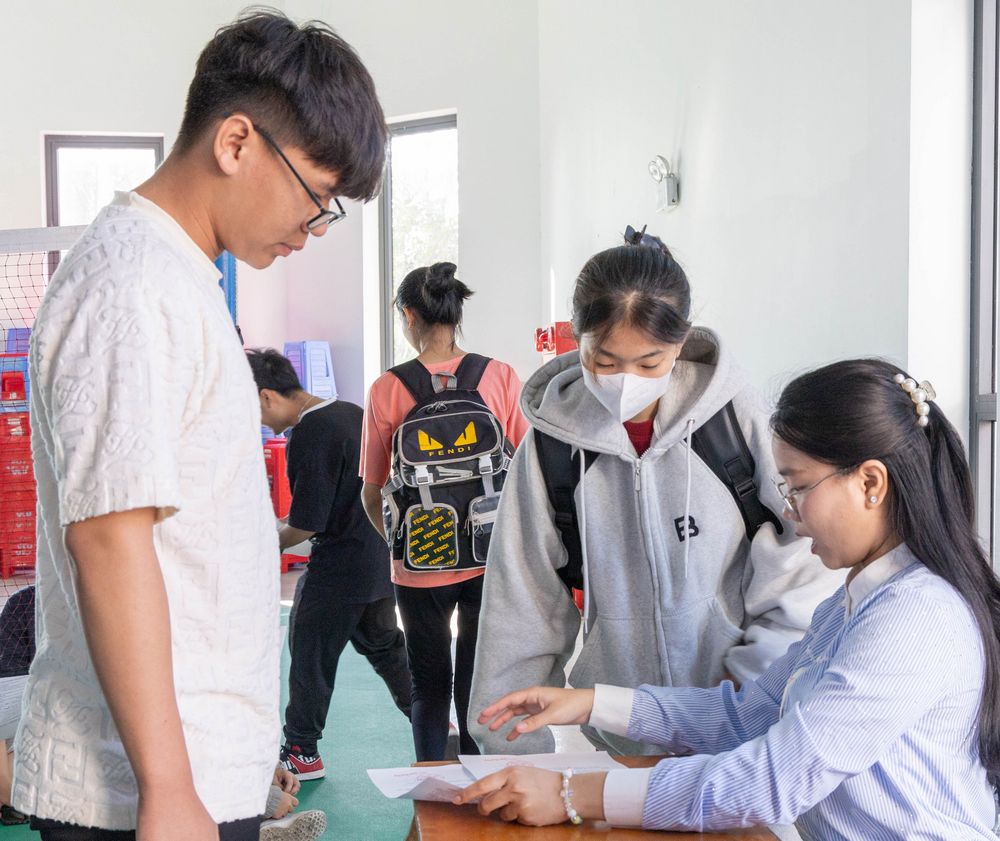Thí sinh làm thủ tục nhập học tại trường trúng tuyển, sau khi xác nhận nhập học trực tuyến trên hệ thống.