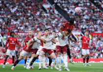 Man United gục ngã tại Old Trafford, Arsenal thăng hoa ngày khai mạc