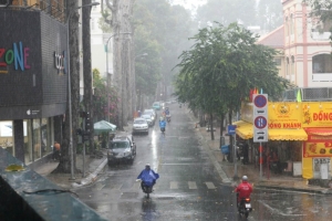 Thời tiết hôm nay: Nhiều nơi mưa rất to, cảnh báo lốc, sét