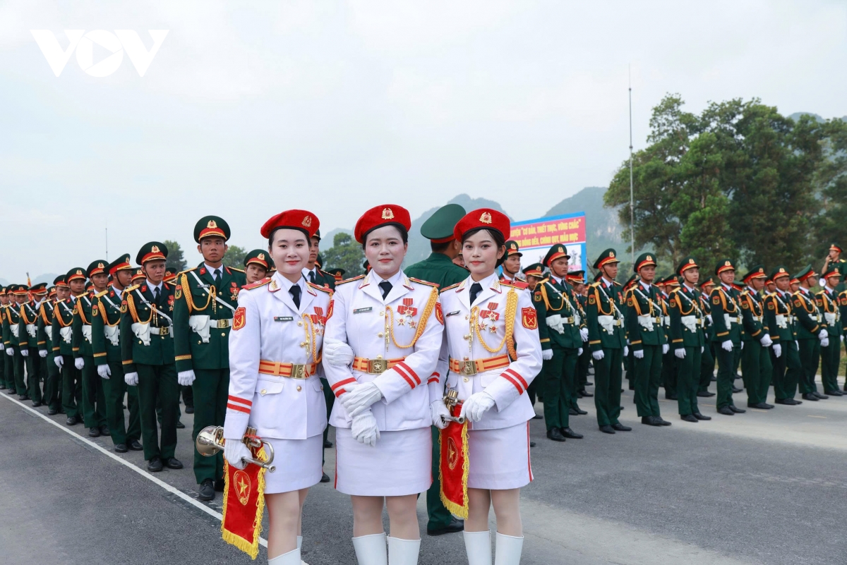 
Những nữ cảnh sát biển trong khối nữ quân nhạc