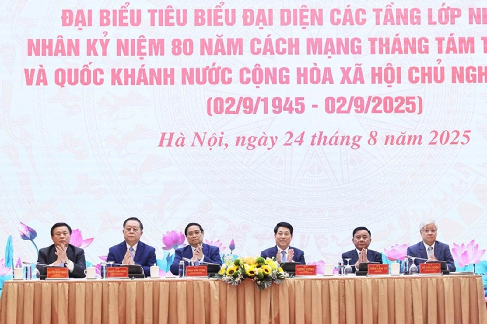  
Các đồng chí lãnh đạo Đảng và Nhà nước tham dự buổi gặp mặt - Ảnh:VGP/Toàn Thắng