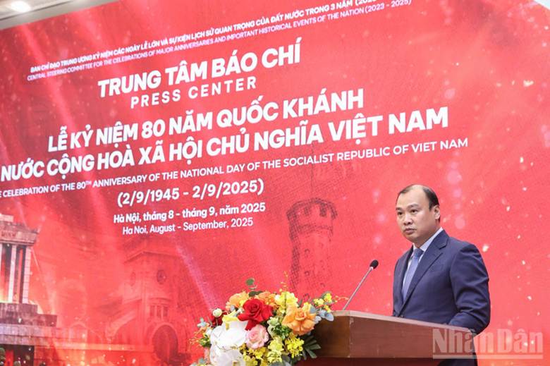 Đồng chí Lê Hải Bình, Ủy viên dự khuyết Trung ương Đảng, Thứ trưởng Thường trực Bộ Văn hóa, Thể thao và Du lịch, Giám đốc Trung tâm Báo chí phát biểu khai mạc. (Ảnh: THỦY NGUYÊN)