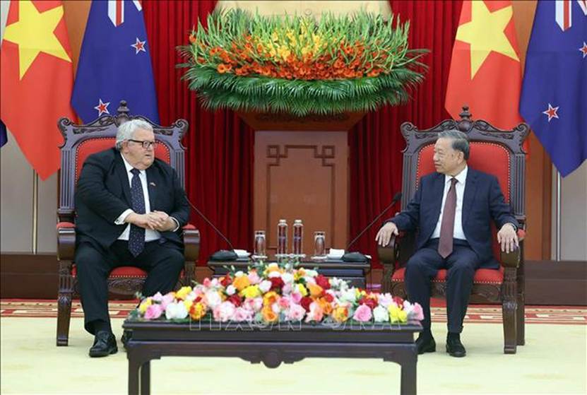 
Chủ tịch Quốc hội Gerry Brownlee bày tỏ vui mừng chứng kiến bước chuyển mình quan trọng của Việt Nam và nhấn mạnh, New Zealand coi trọng vai trò chủ chốt của Việt Nam ở khu vực Đông Nam Á, coi Việt Nam là đối tác quan trọng và gần gũi ở khu vực - Ảnh: TTXVN