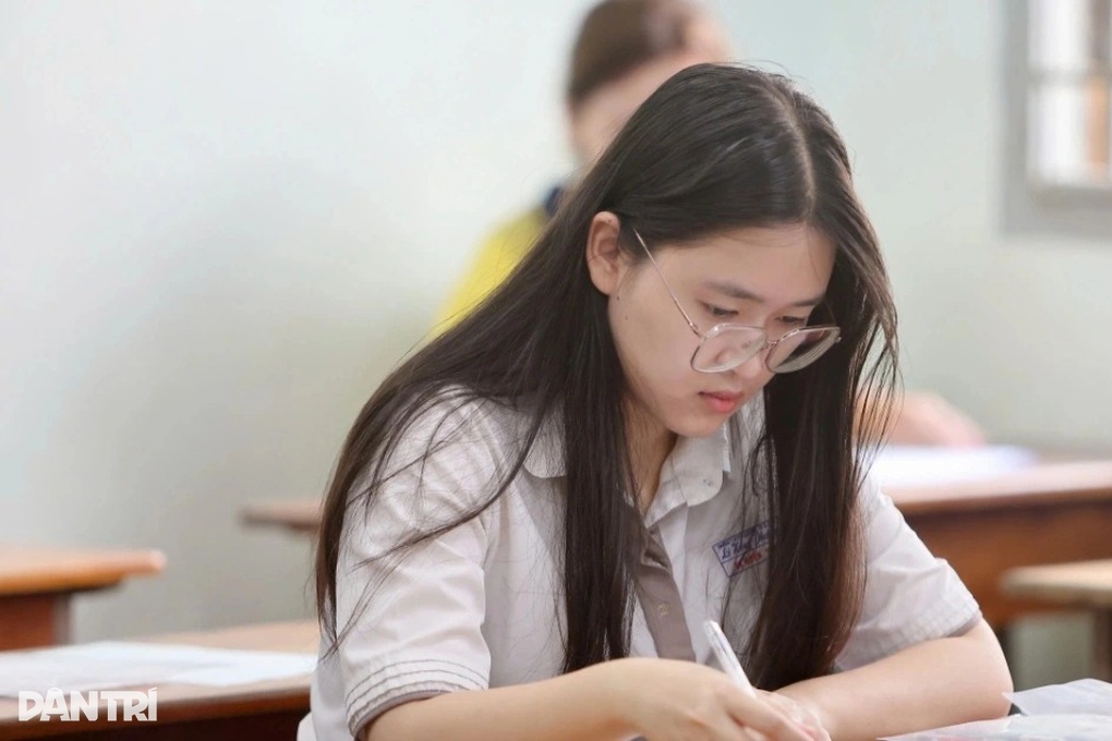 Thí sinh dự thi tốt nghiệp THPT 2025 (Ảnh: Trinh Nguyễn).