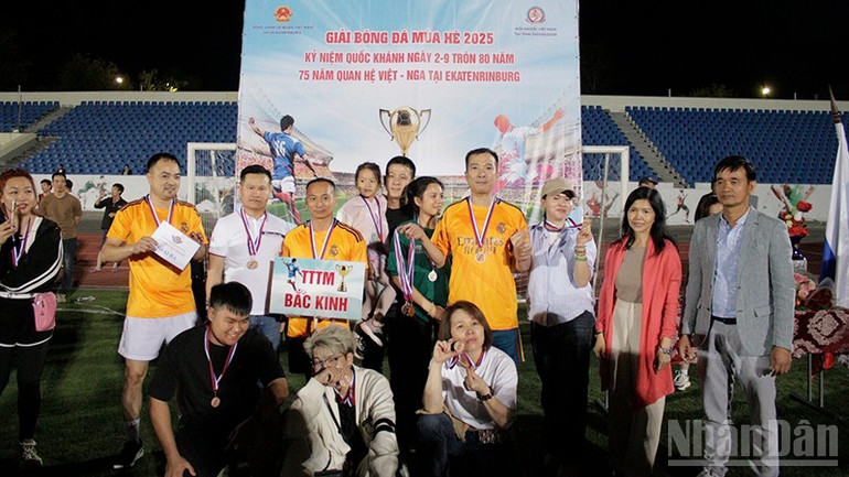 Đội Trung tâm thương mại Bắc Kinh giành Giải Ba.