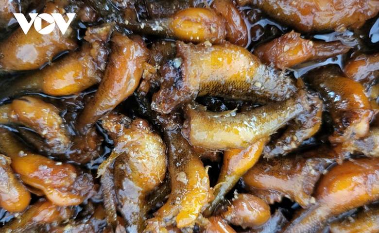 
Cá bống trứng kho tiêu
