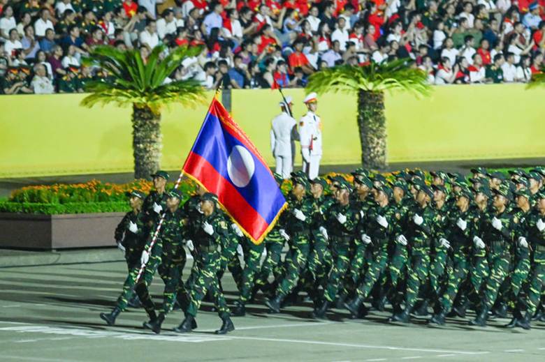 Khối đại diện Quân đội nhân dân Lào tham gia Tổng hợp luyện lần thứ 2 tại Quảng trường Ba Đình.