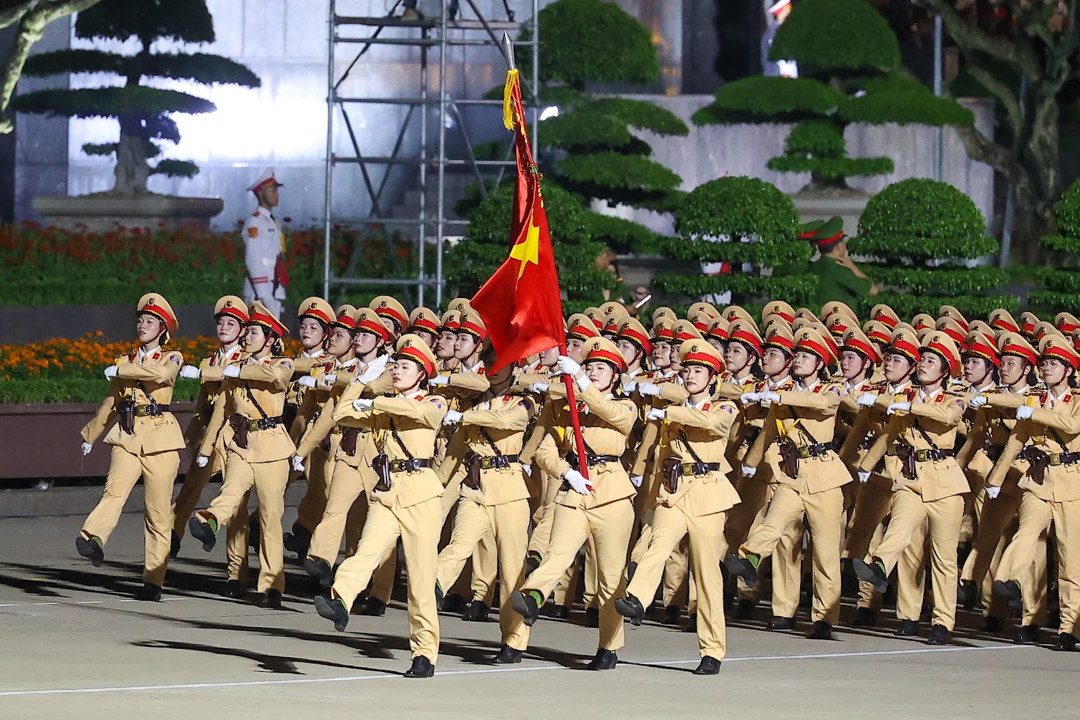 

Khối nữ sĩ quan cảnh sát giao thông